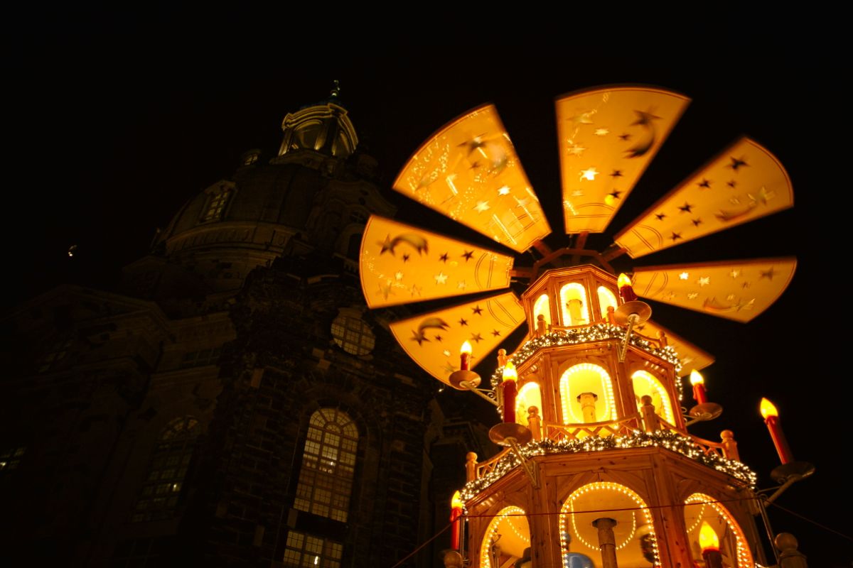 Der Dresdner Striezelmarkt ist einer der ältesten Weihnachtsmärkte Deutschlands.