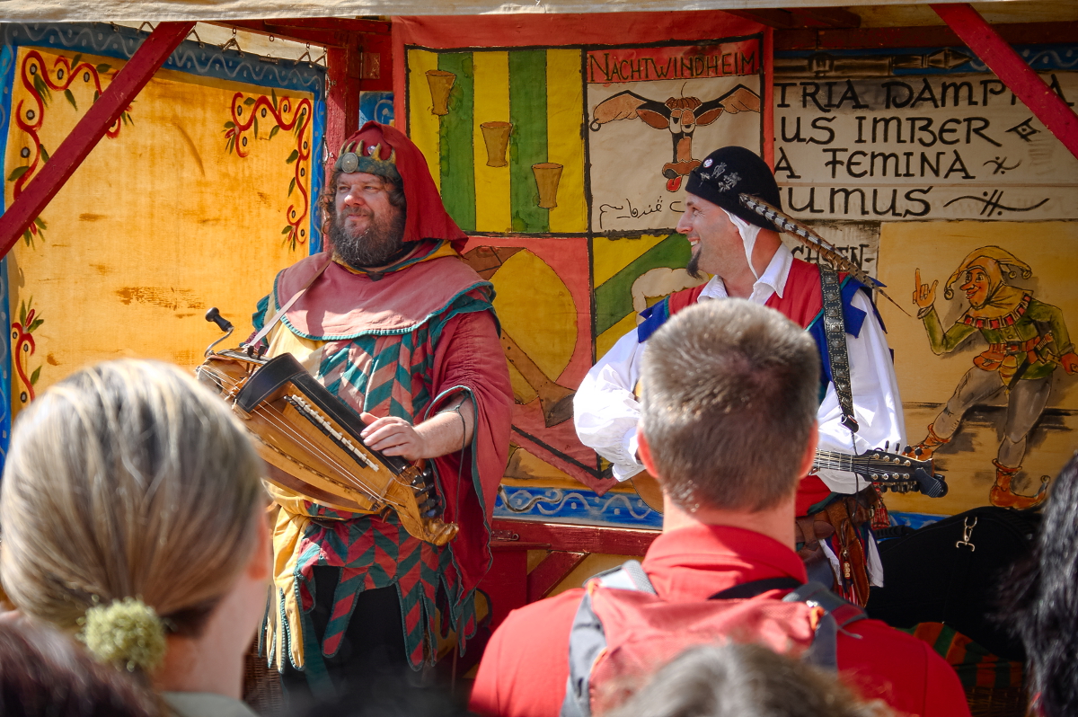 Troubadours op het middeleeuws feest van slot "Klippenstein"