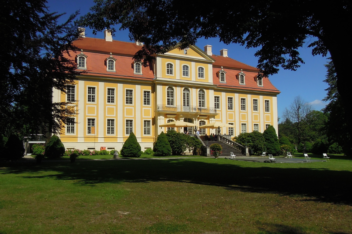 De tuin van Barockschloss Rammenau, een van de mooiste, intact gebleven, landelijk barokcomplex.